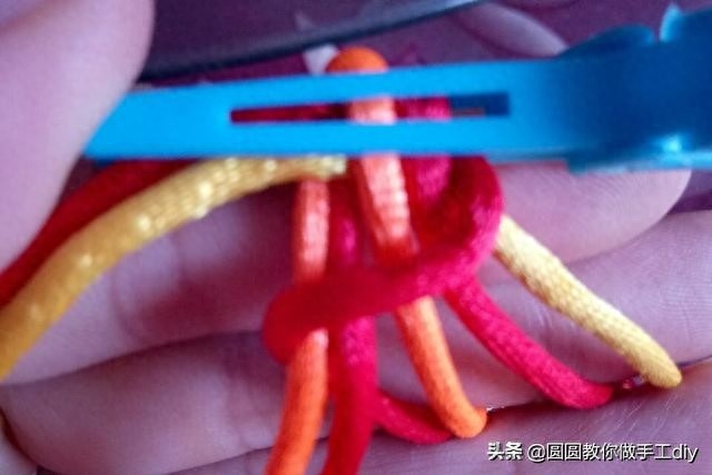 五彩绳编织方法简单步骤(手工DIY教程图解) 五彩绳编织方法简单步骤(手工DIY教程图解)