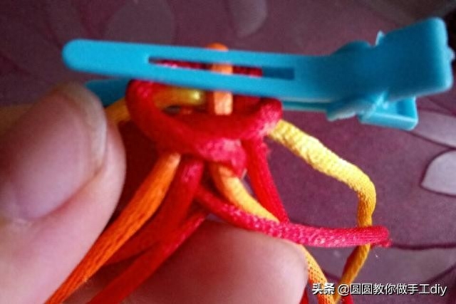 五彩绳编织方法简单步骤(手工DIY教程图解) 五彩绳编织方法简单步骤(手工DIY教程图解)