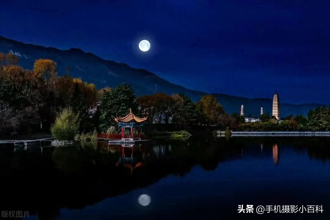 普通手机拍月亮参数模式技巧（怎么照月亮特别清楚没有光晕方法）