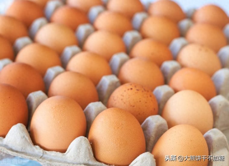 怎样识别土鸡蛋和饲料蛋区别（如何分辨营养一样吗）