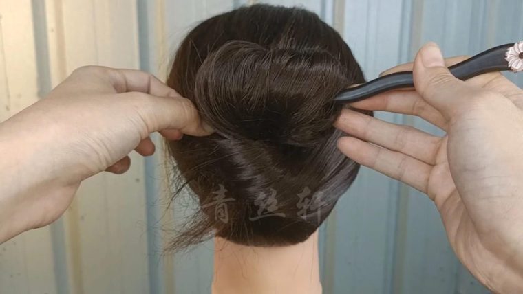 发簪如何盘发新手入门图解教程（懒人简单的盘头方法）