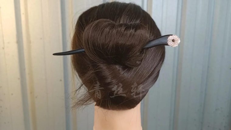 发簪如何盘发新手入门图解教程（懒人简单的盘头方法）