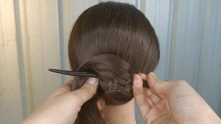 发簪如何盘发新手入门图解教程（懒人简单的盘头方法）