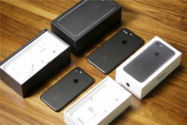 iphone7和iphone7plus的区别(对比参数图) iphone7和iphone7plus的区别(对比参数图)