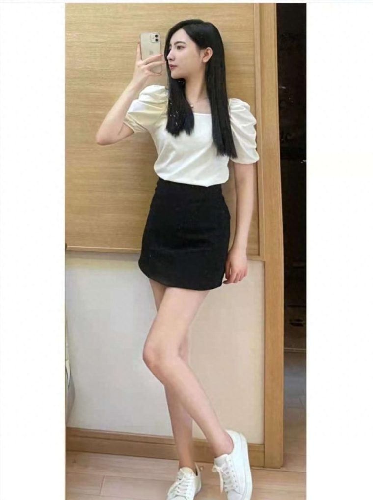 黑色短裙怎么搭配上衣图片(短裙的10种好看搭配方法) 黑色短裙怎么搭配上衣图片(短裙的10种好看搭配方法)