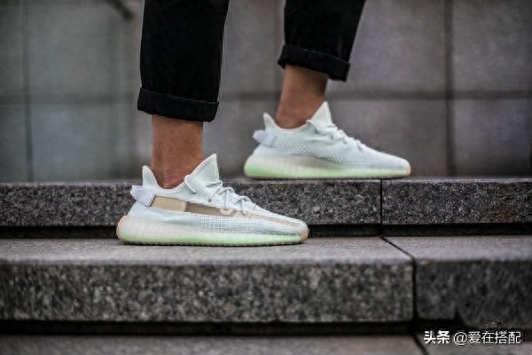 椰子鞋带的系法图解（yeezy懒人鞋鞋带怎么穿教程）