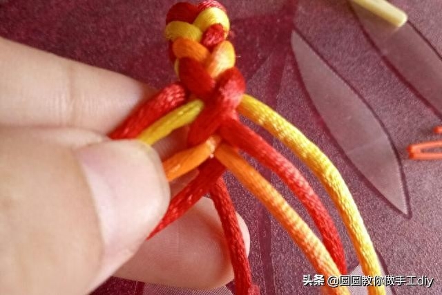五彩绳编织方法简单步骤(手工DIY教程图解) 五彩绳编织方法简单步骤(手工DIY教程图解)