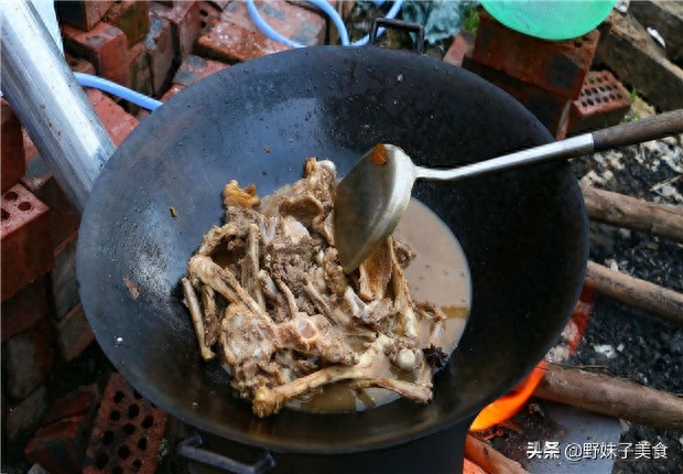 家常炖羊排骨的做法（如何炖羊排骨好吃又简单）