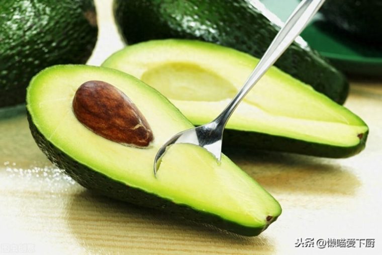 牛油果怎么看熟不熟（催熟牛油果的方法）