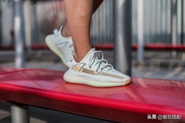 椰子鞋带的系法图解（yeezy懒人鞋鞋带怎么穿教程）