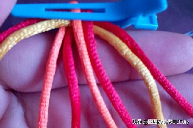 五彩绳编织方法简单步骤(手工DIY教程图解) 五彩绳编织方法简单步骤(手工DIY教程图解)