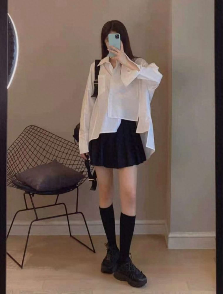 黑色短裙怎么搭配上衣图片(短裙的10种好看搭配方法) 黑色短裙怎么搭配上衣图片(短裙的10种好看搭配方法)