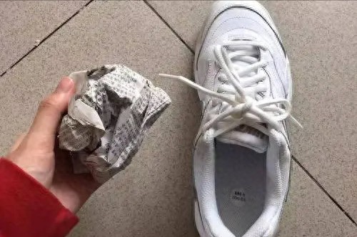 新鞋夹脚怎么办小窍门(撑大变宽的处理办法) 新鞋夹脚怎么办小窍门(撑大变宽的处理办法)