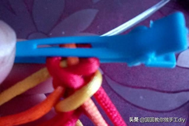 五彩绳编织方法简单步骤(手工DIY教程图解) 五彩绳编织方法简单步骤(手工DIY教程图解)